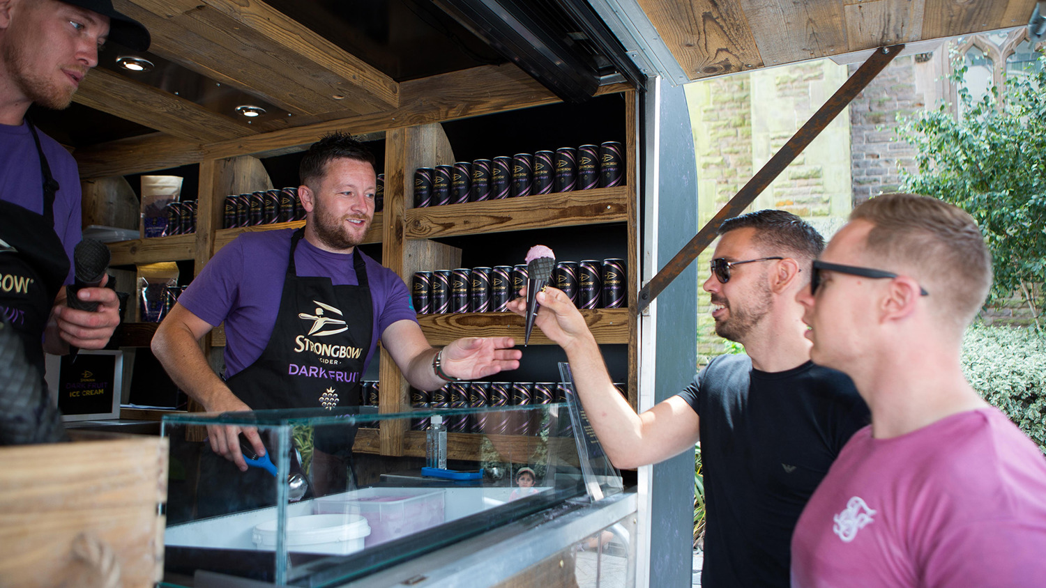 Strongbow Dark Fruit For Life 03